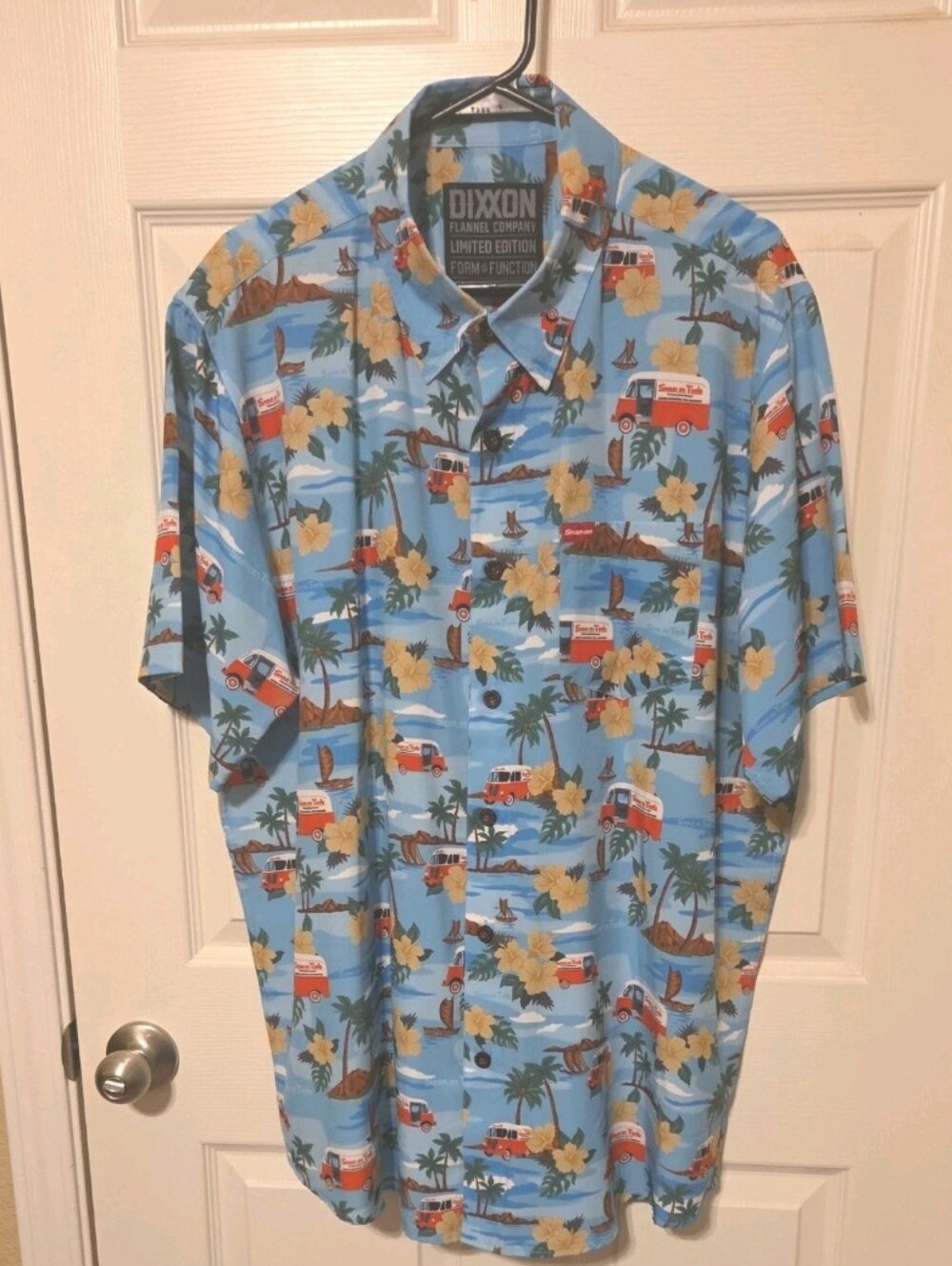 Dixxon Limited Edition Hawaiian Floral Shirt Short Sleeve Button Down. Size XL.